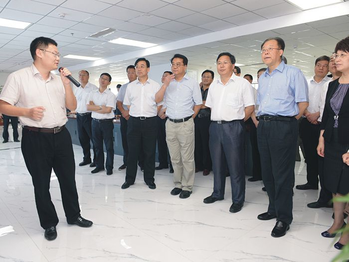 安徽省委常委、合肥市委書記吳存榮，合肥市黨政代表團(tuán)一行蒞臨我集團(tuán)參觀考察